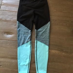 Old Navy Pants - Old Navy active leggings size medium Old Navy Pants - Old Navy active leggings size medium